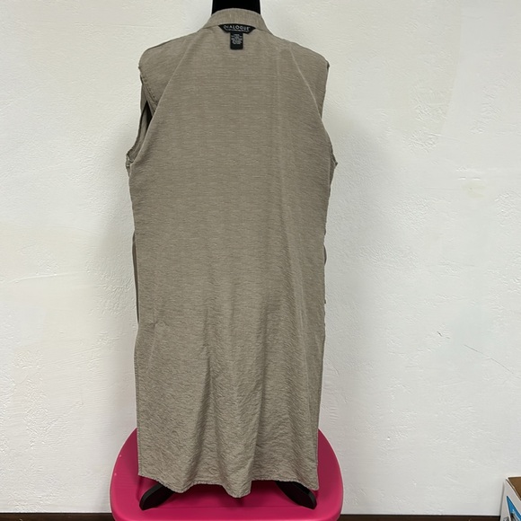 Silk 2-piece tank and jacket - size large and beige in color - by Dialogue - Picture 5 of 9